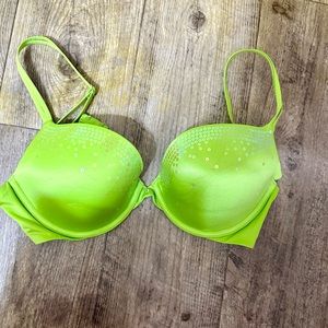Worn 2 times. Victorias Secret very sexy push up bra